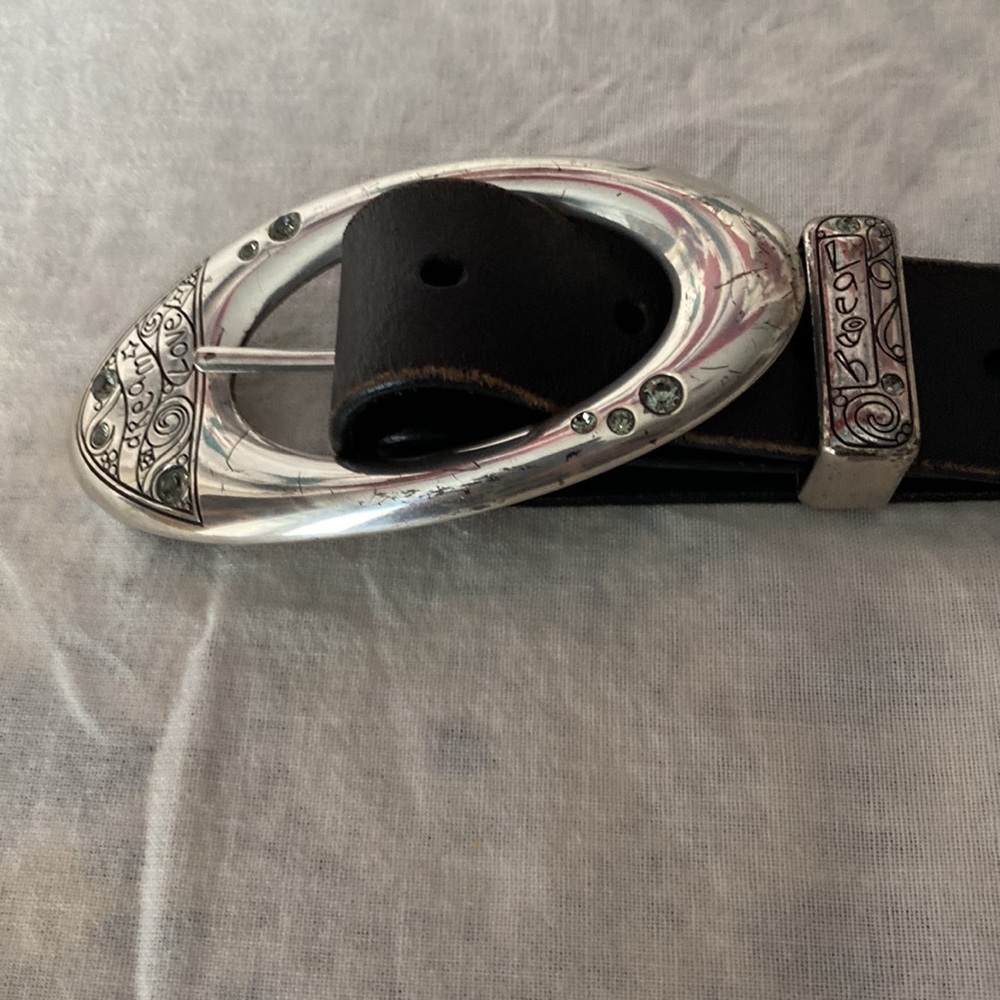 CHICO’S BLACK BELT SIZE L SIZE IS ABOUT 45” THE BELT BUCKLE IS VERY DECORATED